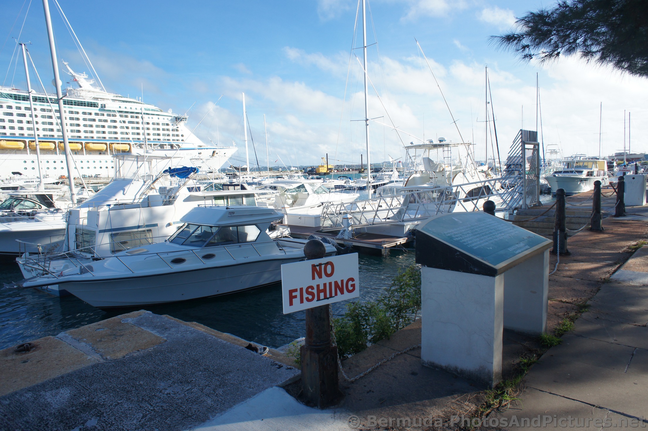 No Fishing sign at Bermuda Dockyard pier.jpg