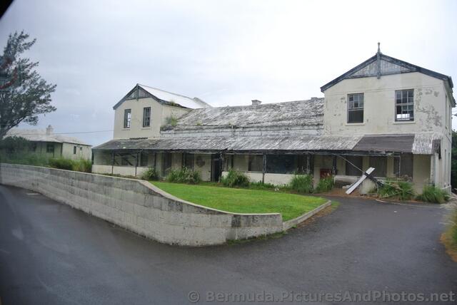Old Seeming Abandoned home on Malabar Rd Bermuda.jpg