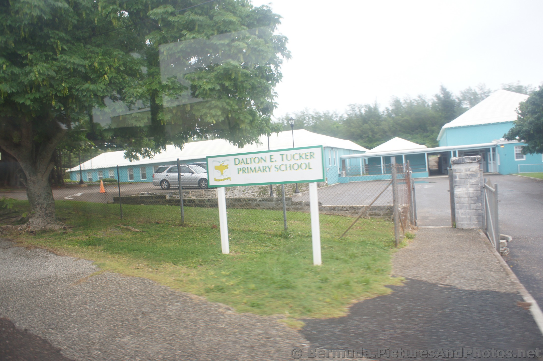 Dalton E. Tucker Primary School Bermuda on Middle Rd.jpg