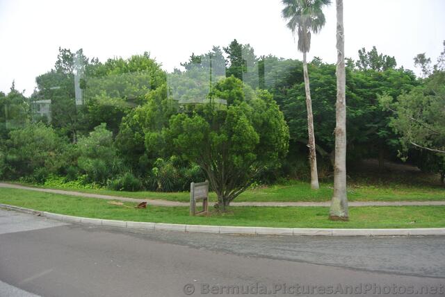Entrance area to Horseshoe Bay from South Rd Bermuda.jpg