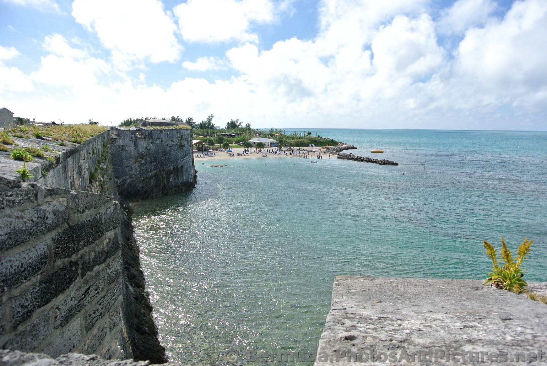 Snorkel Park Beach viewed from Bermuda Maritime Museum.jpg