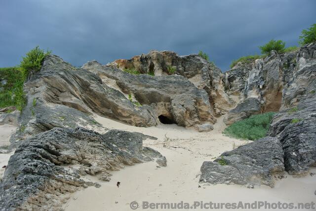 Rock formations at Butts Beach Horseshoe Bay.jpg