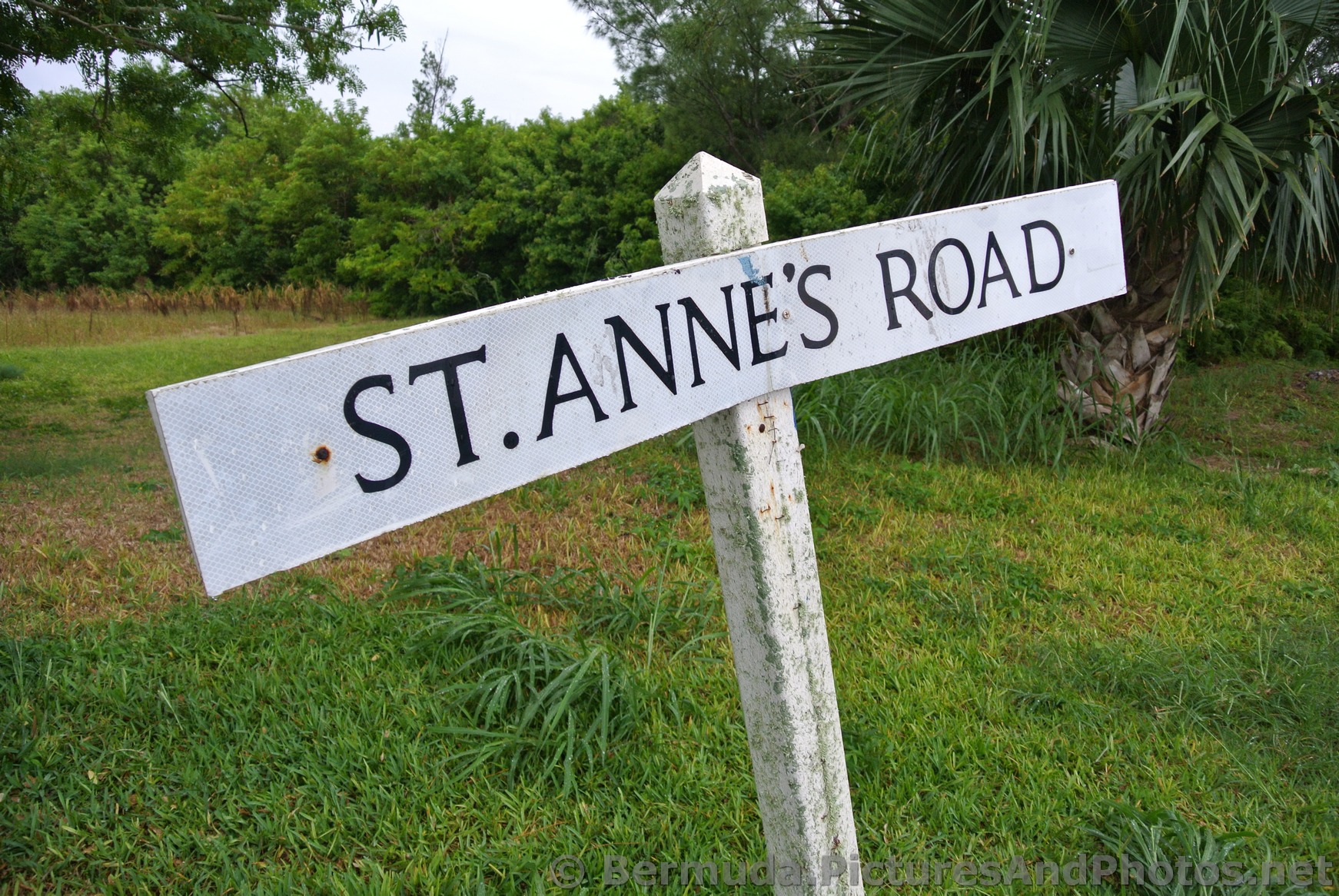 St Anne's Road sign on Lighthouse Rd Bermuda.jpg