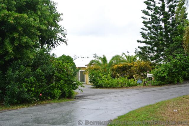Yellow house on Beaming Hill & Lighthouse Road Bermuda.jpg