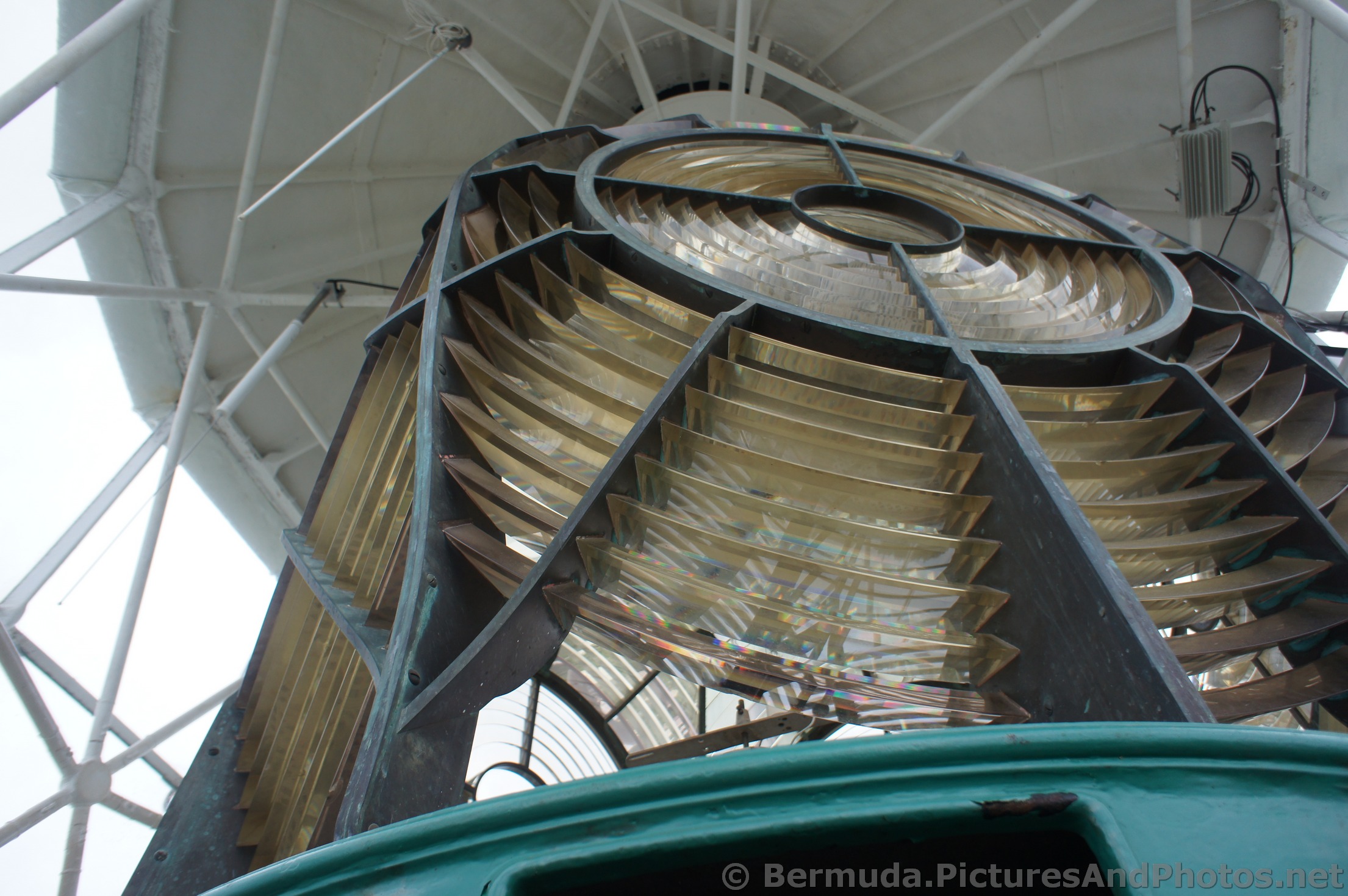 Gibbs Hill Lighthouse Lens.jpg