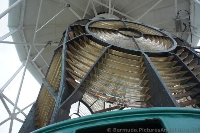 Gibbs Hill Lighthouse Lens.jpg