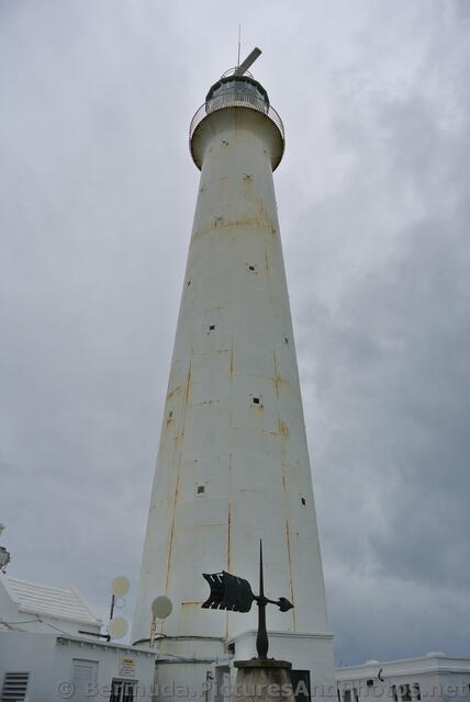 Gibbs Hill Lighthouse on a cloudy day.jpg