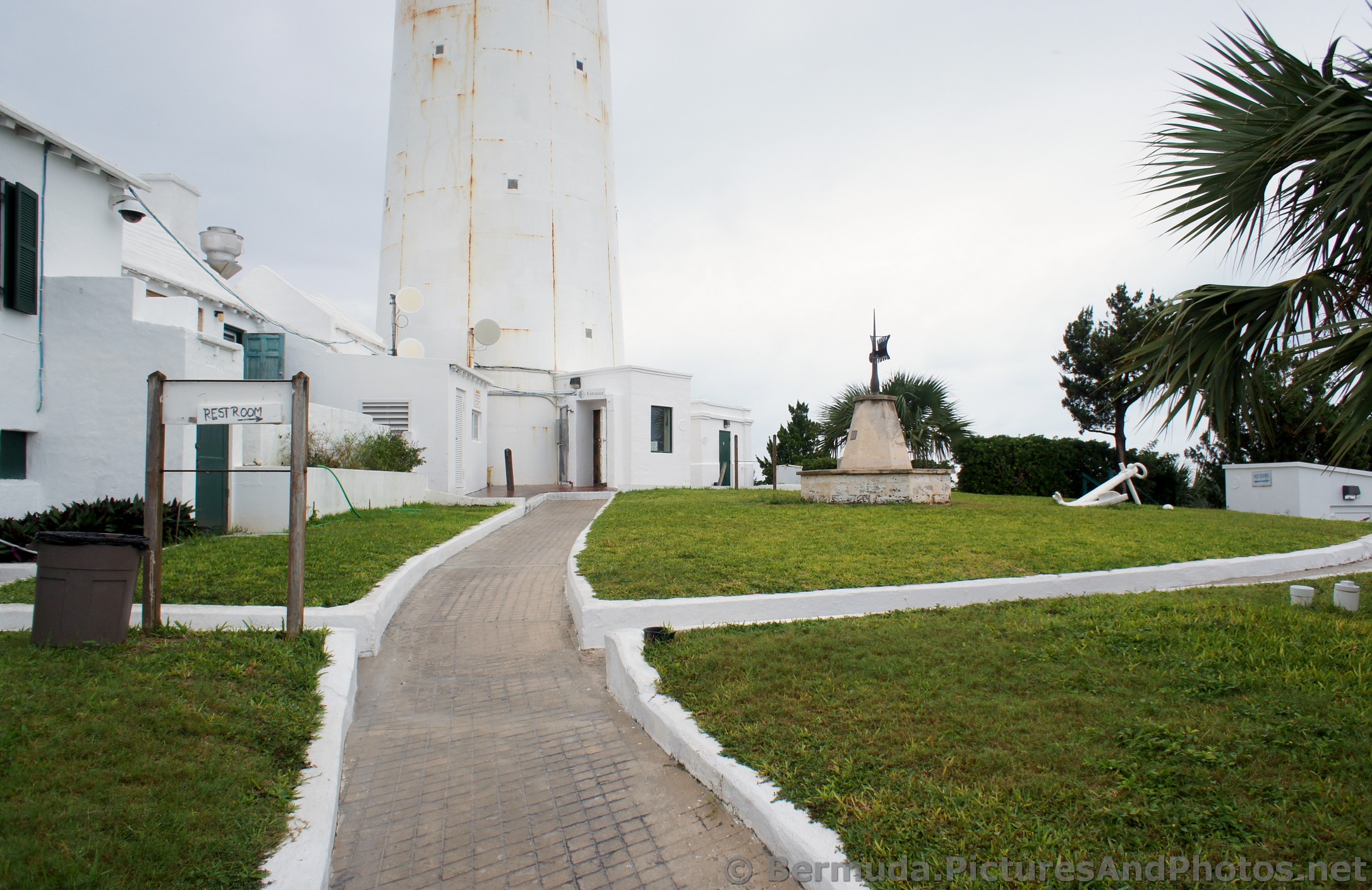 Grounds of Gibbs Hill Lighthouse.jpg
