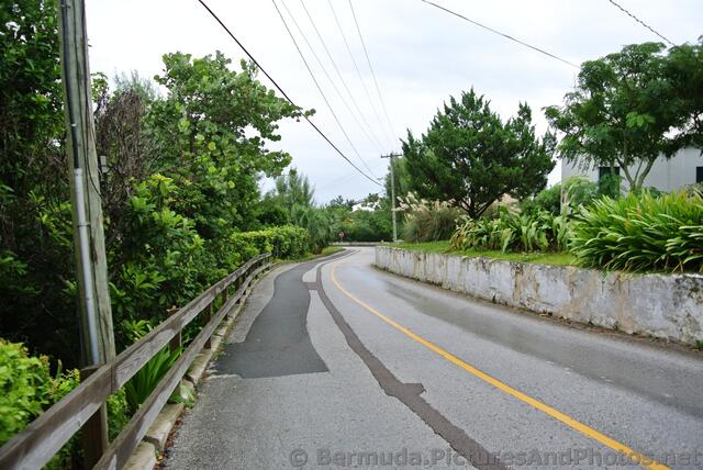 St Anne's Road near Gibbs Hill Lighthouse.jpg