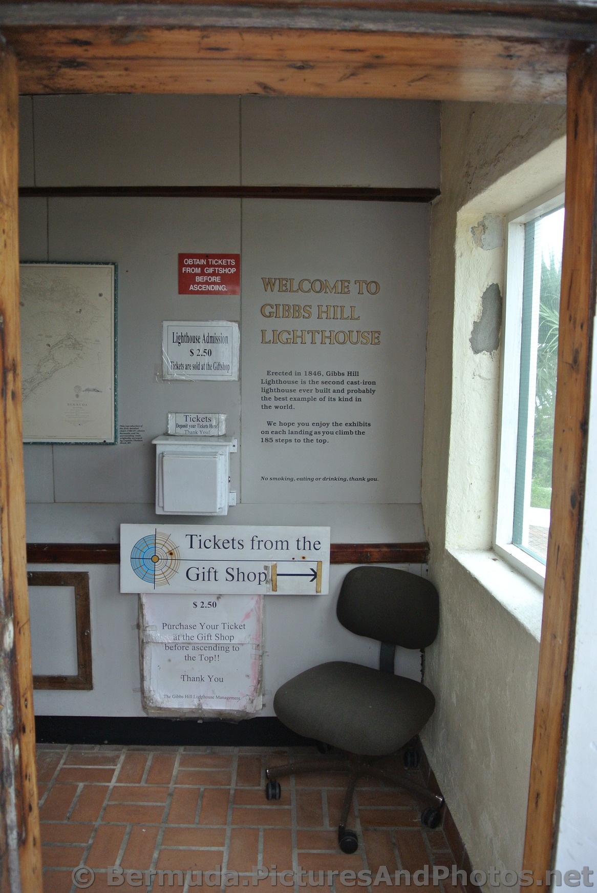 Gibbs Hill Lighthouse Entry area.jpg