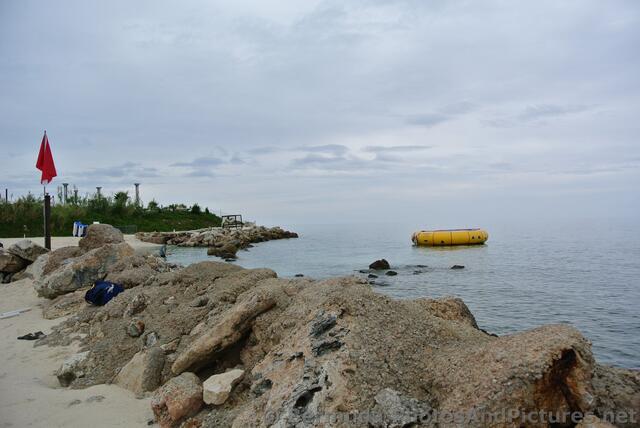 Rocks at edge of Snorkel Park Beach.jpg