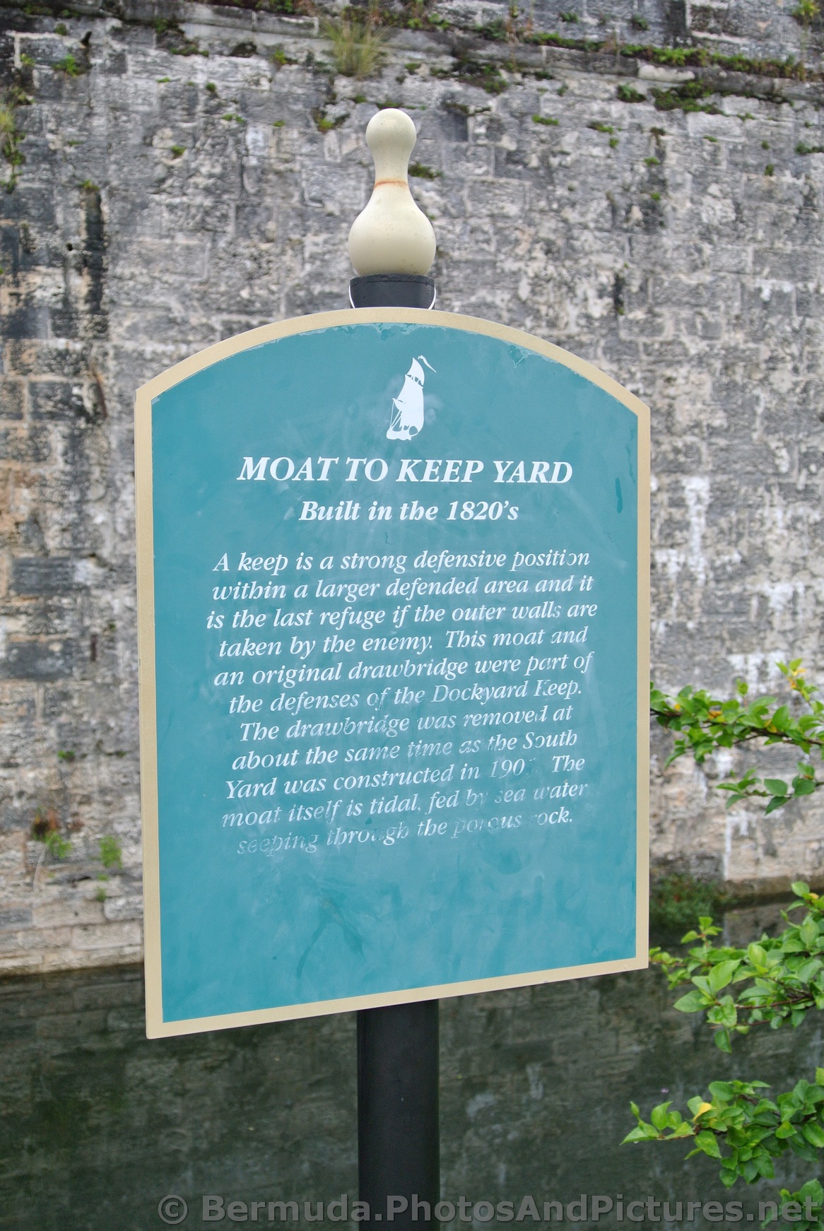 Moat to Keep Yard sign of Bermuda Dockyard Keep.jpg