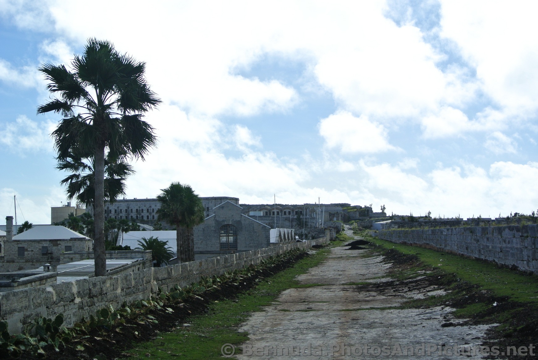 Rampart to Casemate Barracks at Bermuda Maritime Museum.jpg