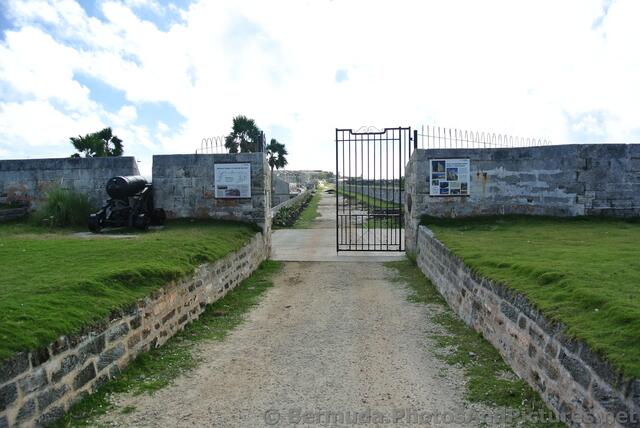 Gate to Northwest Rampart at grounds of Bermuda Maritime Museum.jpg