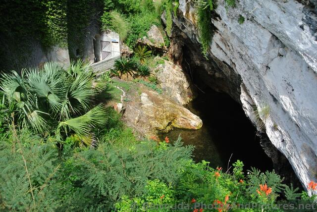 Cave at Commsioner's House Bermuda Maritime Museum.jpg