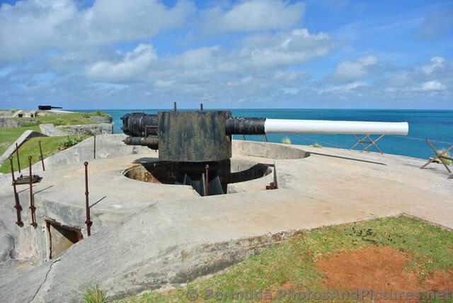 Rotating Gun on Wall near Commissioner's House National Museum of Bermuda.jpg