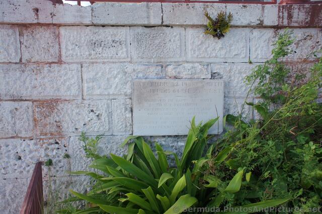 Bermuda Maritime Museum Latitude Longitude Indicator.jpg